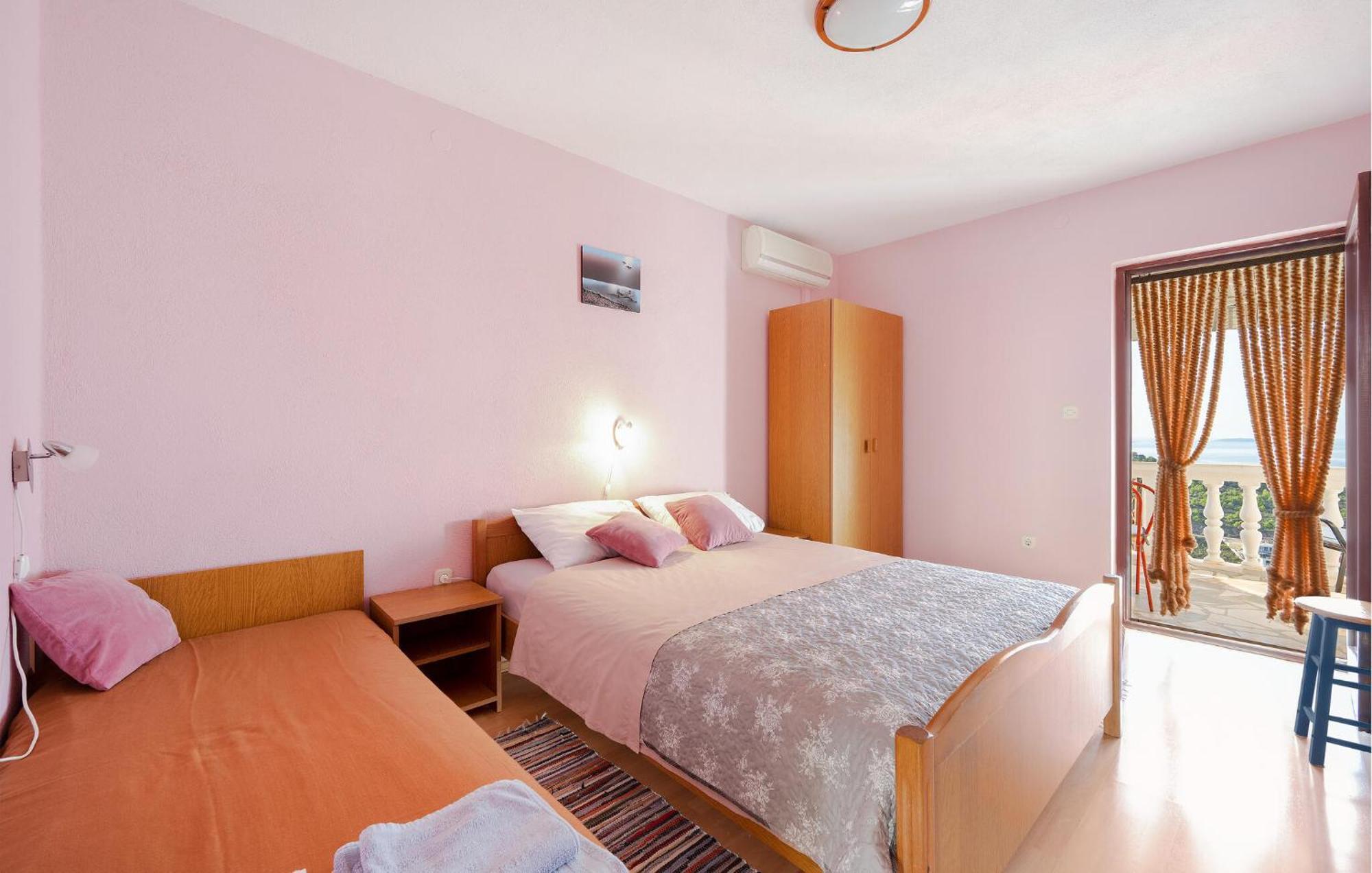 1 Bedroom Stunning Apartment In Primošten Eksteriør bilde